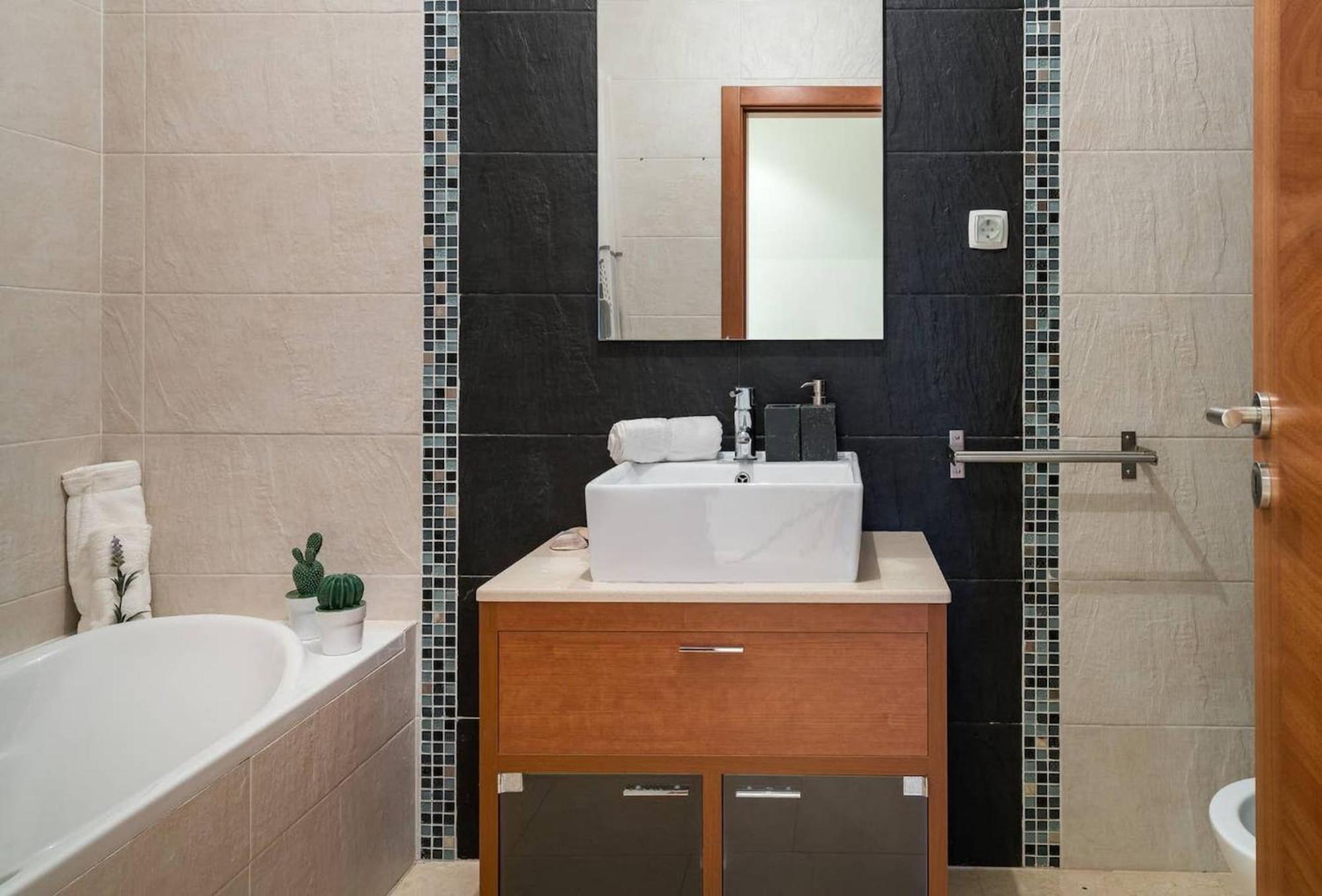 2 Bedroom Relax In Alvor By Innkeeper Экстерьер фото