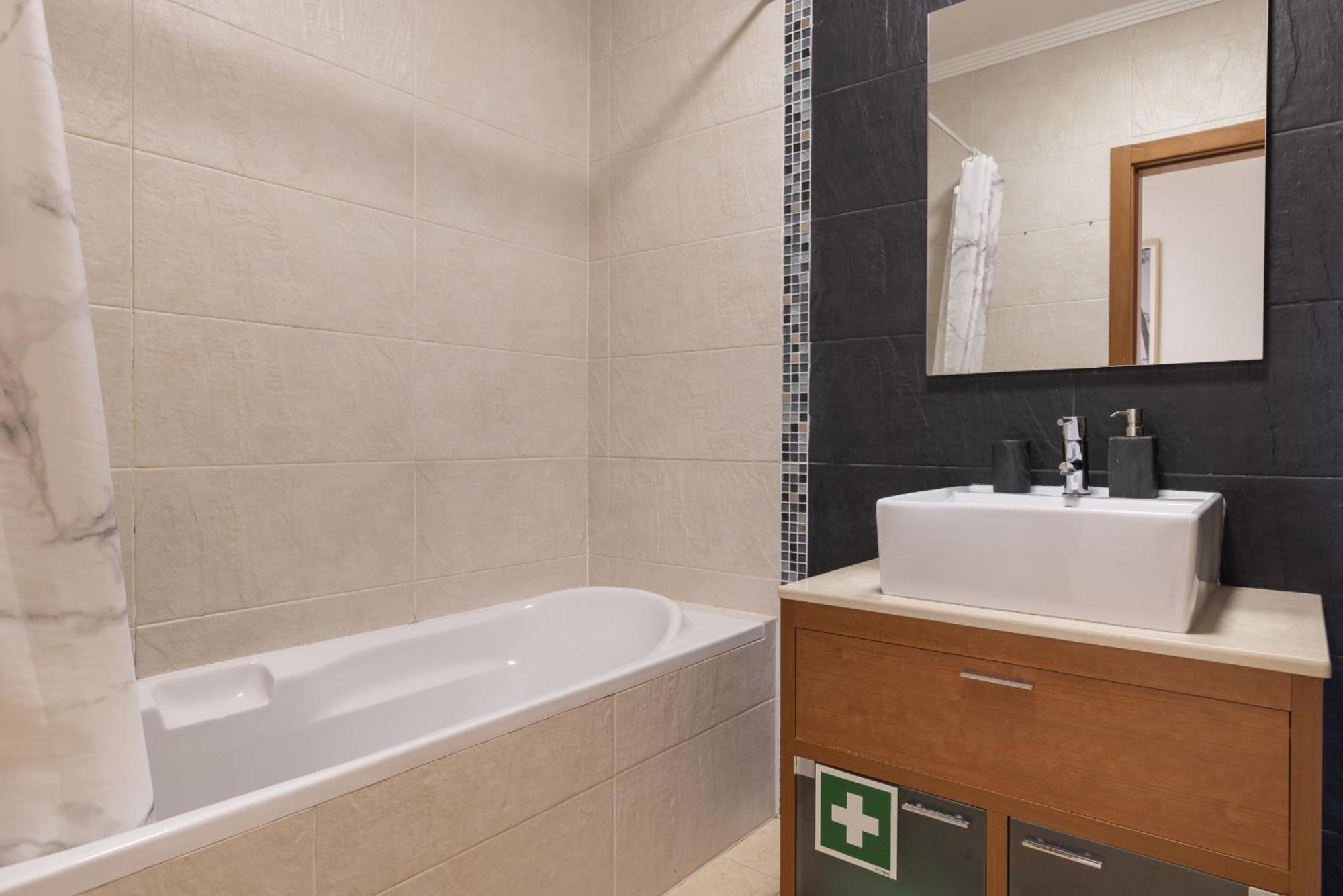 2 Bedroom Relax In Alvor By Innkeeper Экстерьер фото